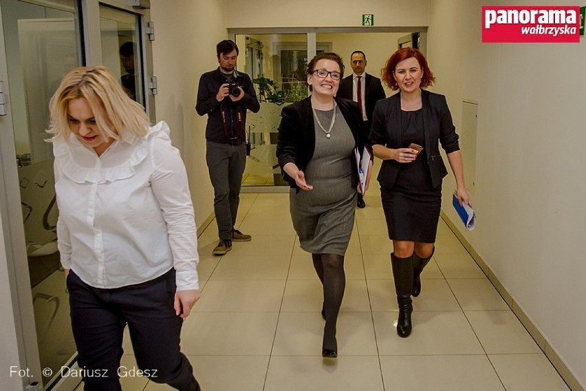 Minister Anna Zalewska odwiedziła WSSE. Podpisano tam deklarację wsparcia szkolnictwa branżowego