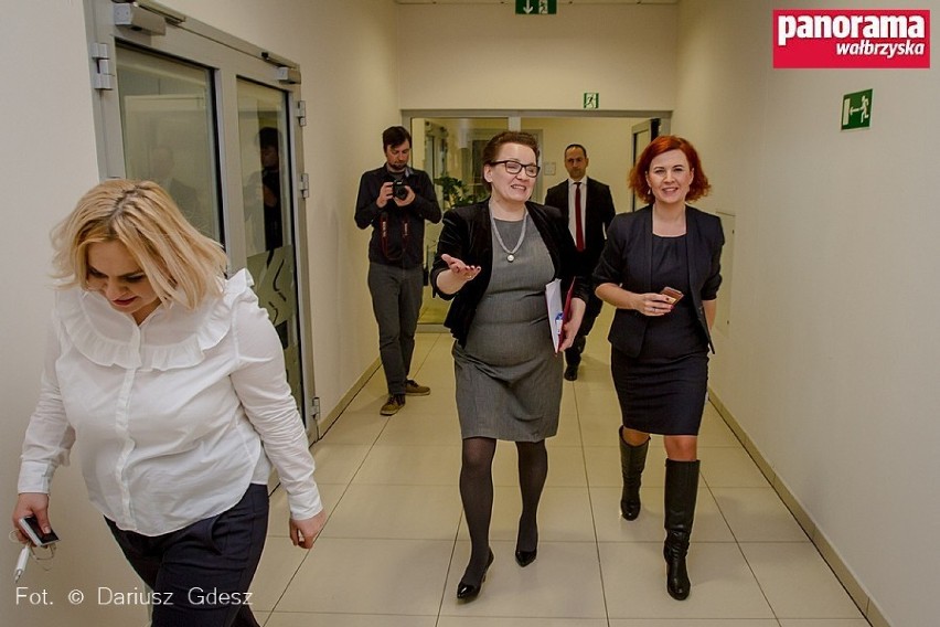 Minister Anna Zalewska odwiedziła WSSE. Podpisano tam deklarację wsparcia szkolnictwa branżowego