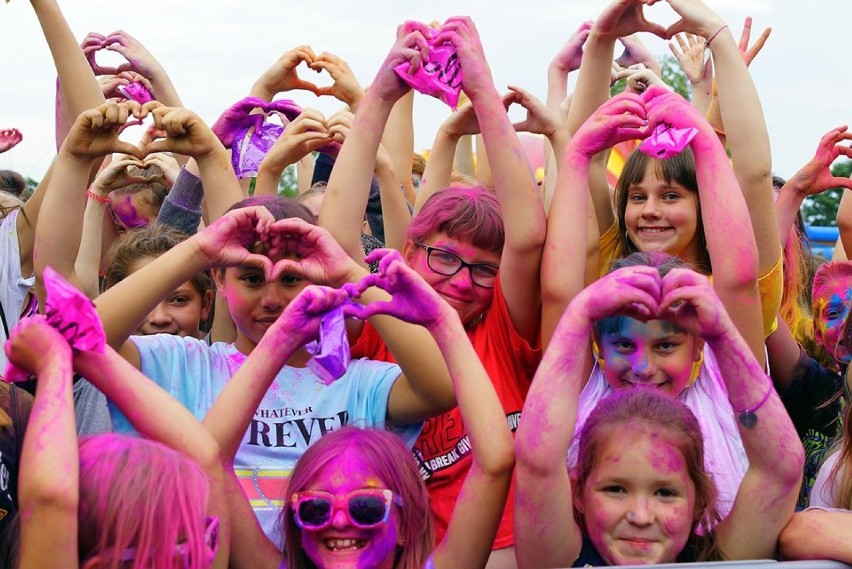 Festiwal kolorów przy Miejskim Domu Kultury w Opocznie [ZDJĘCIA]