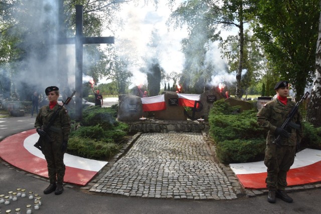 Oficjalne obchody rocznicowe odbyły się przy Pomniku Pamięci Armii Krajowej na gorzowskim cmentarzu.