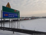 Zima daje się we znaki również na A4 przy węźle Krzyżowa. Policjanci kierują ruchem