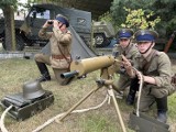 Piknik militarny w Skansenie Rzeki Pilicy w Tomaszowie 2023, a na nim pokazy grup rekonstrukcyjnych. ZDJĘCIA i VIDEO