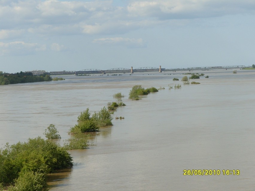 26.05.2010 - widok z mostu Knybawskiego na Wisłę i mosty...