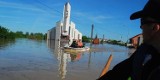 10 lat temu druga fala powodziowa wdarła się do Sandomierza. Była heroiczna walka o hutę [WYJĄTKOWE ZDJĘCIA]