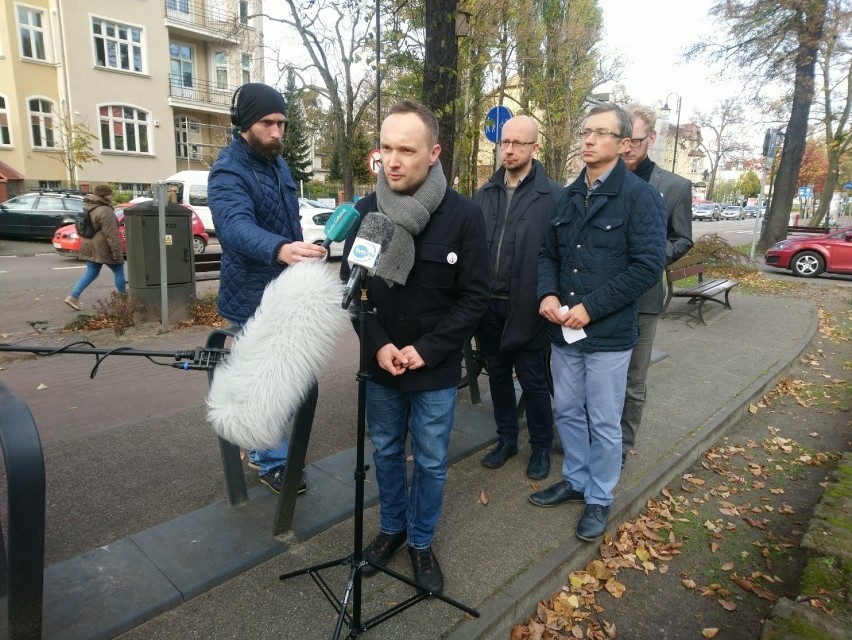 Przedstawiciele trójmiejskich stowarzyszeń krytykują samorządy oraz operatora za "spektakularną klapę" Mevo