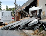 Wypadek w Opatowie: Ciężarówka wjechała w dom