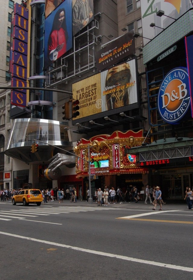 Nowy Jork jest podzielony na pięć głównych dzielnic: Manhattan, Bronx, Brooklyn, Queens oraz Staten Island.  Najbardziej znany jest Manhattan, kolebka najwspanialszych galerii , muzeów i teatrów, a także siedziba setek firm i banków. Fot. Michał Mazik