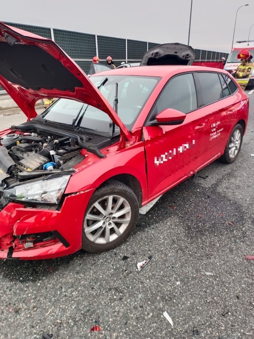 Wypadek na A4 koło Tarnowa, trzy osoby ranne po zderzeniu...