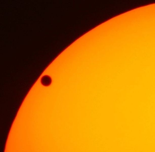Wenus na tle tarczy Słońca podczas przejścia