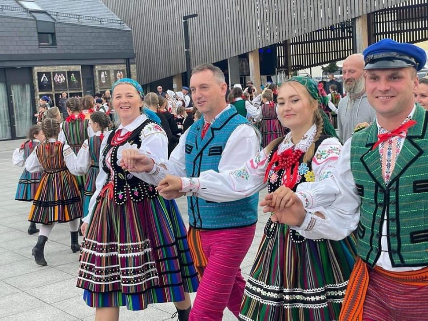 Za nami Folk Fashion Show 2022 i przegląd zespołów folklorystycznych "Na Pilicką nutę" w Lubochni ZDJĘCIA, WYNIKI