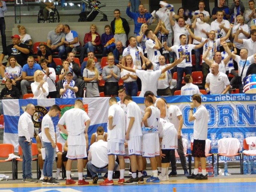 Wałbrzych: Zaśpiewają hymn przed meczem koszykarzy