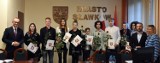 Najlepsi uczniowie w Sławkowie odebrali miejskie stypendia i nagrody burmistrza 