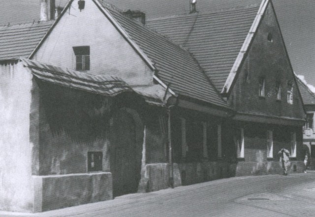 Na ulicy Szerokiej zawsze wyróżniały się niskie, parterowe budynki