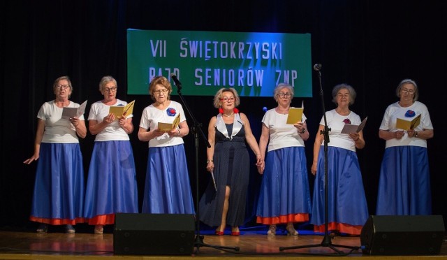 Rajd Seniorów rozpoczął się w Pińczowskim Samorządowym Centrum Kultury.