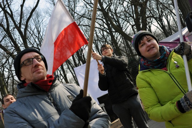 Protest pod Kancelarią Premiera. Partia RAZEM nie odpuszcza [ZDJĘCIA]