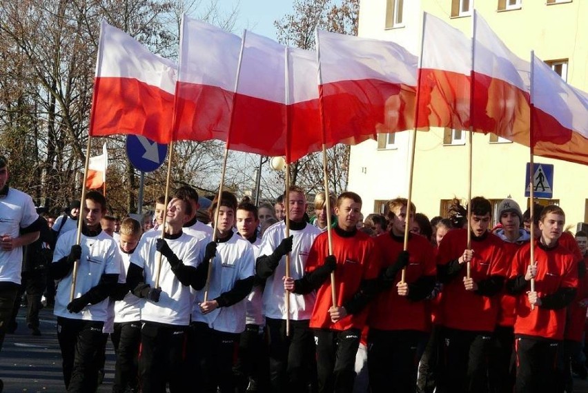 Bieg Niepodległości w Tomaszowie Maz. na starych zdjęciach. Tak świętowali mieszkańcy!