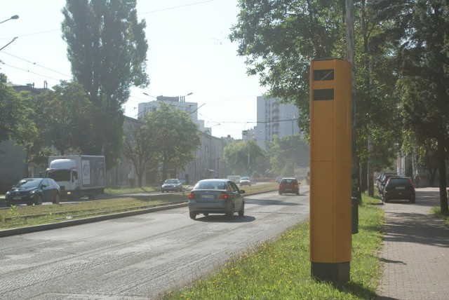 Fotoradar w maszcie przy ul. Królowej Jadwigi jest potrzebny. Tak wynika z liczby mandatów