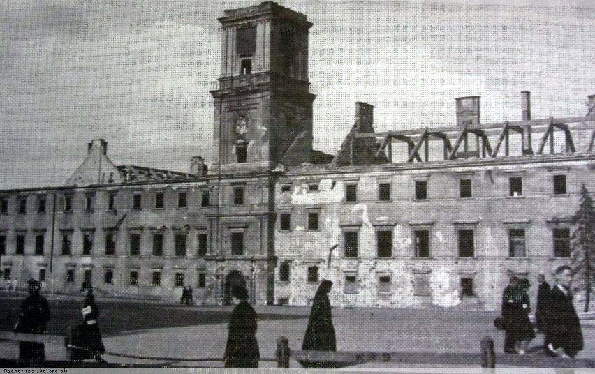 Zamek Królewski w czasie wojny, ale przed powstaniem