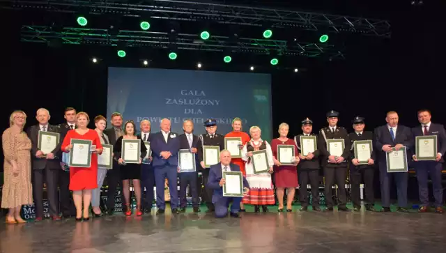 Nagrodzeni tytułem "Zasłużony dla Powiatu Chełmskiego" z miast i gmin Rejowiec Fabryczny, Rejowiec oraz Siedliszcze.