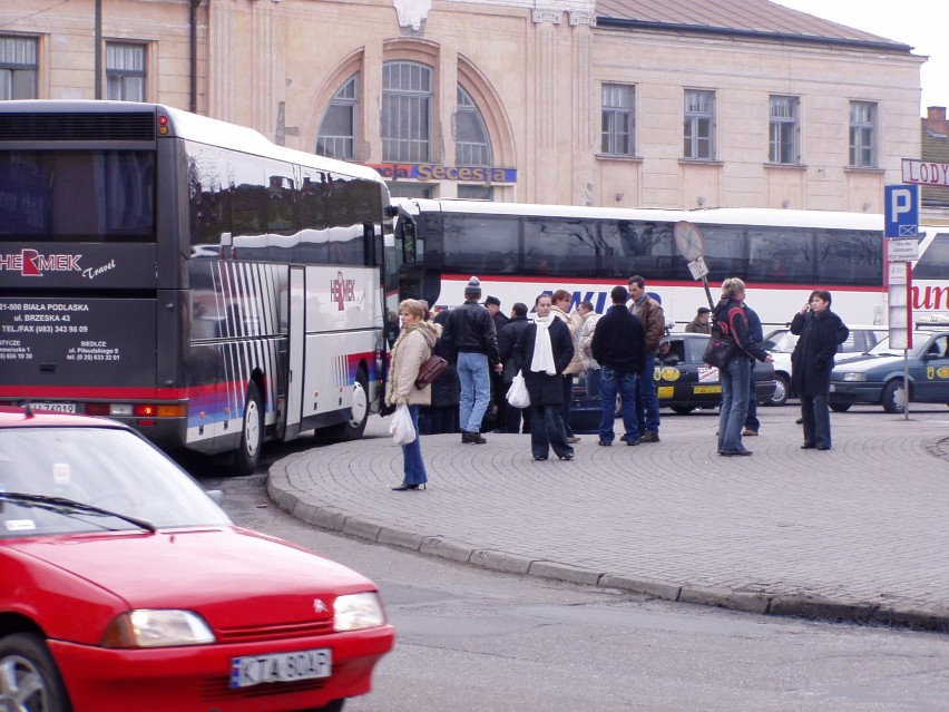 Tarnów 25, 20 i 15 lat temu. Tak wyglądało wtedy miasto i jego mieszkańcy. Szukajcie się na fotografiach! [ARCHIWALNE ZDJĘCIA] 28.04