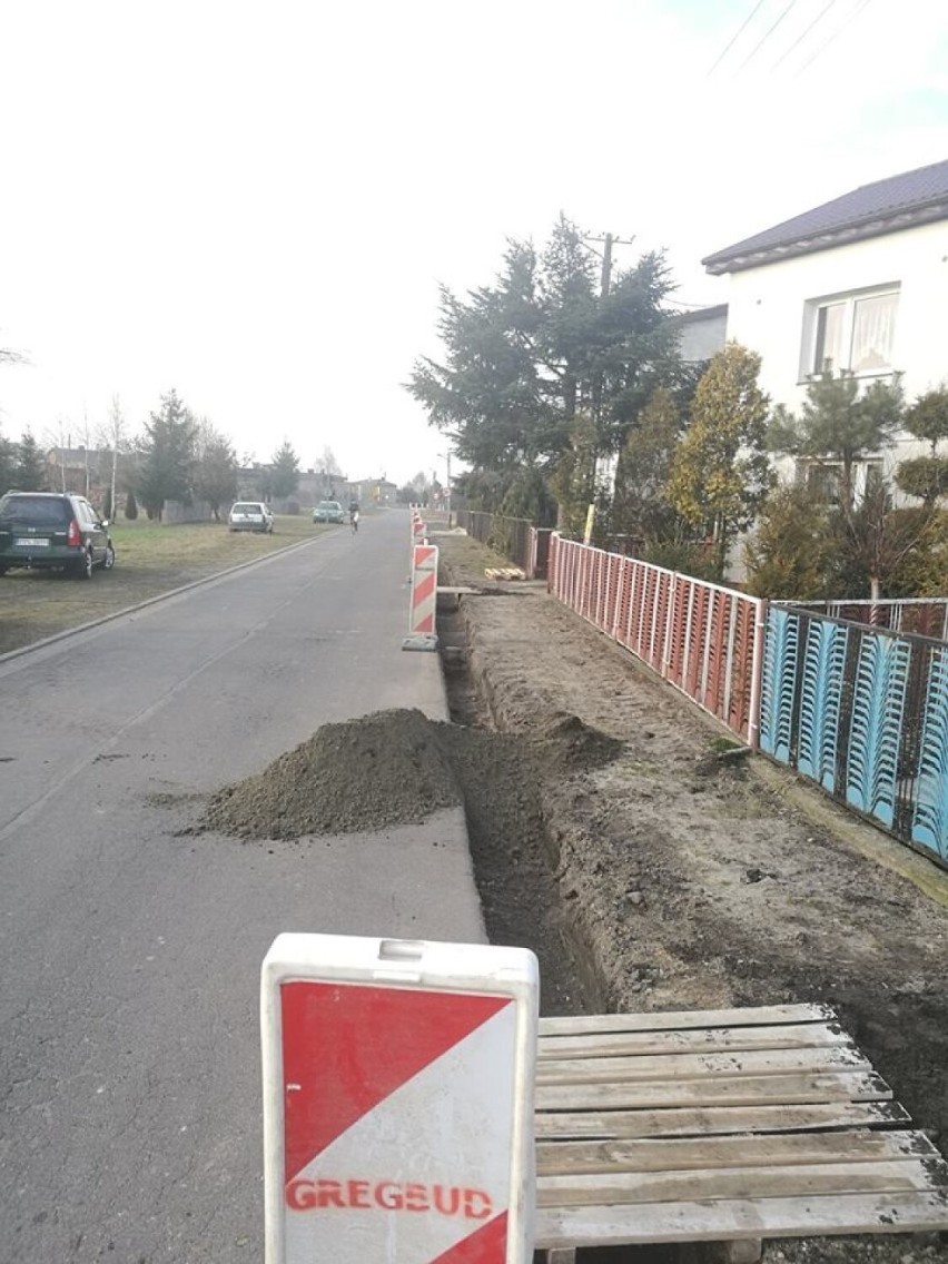 Rozpoczął się czwarty etap budowy chodnika przy ulicy Taczanowskiego w Choczu