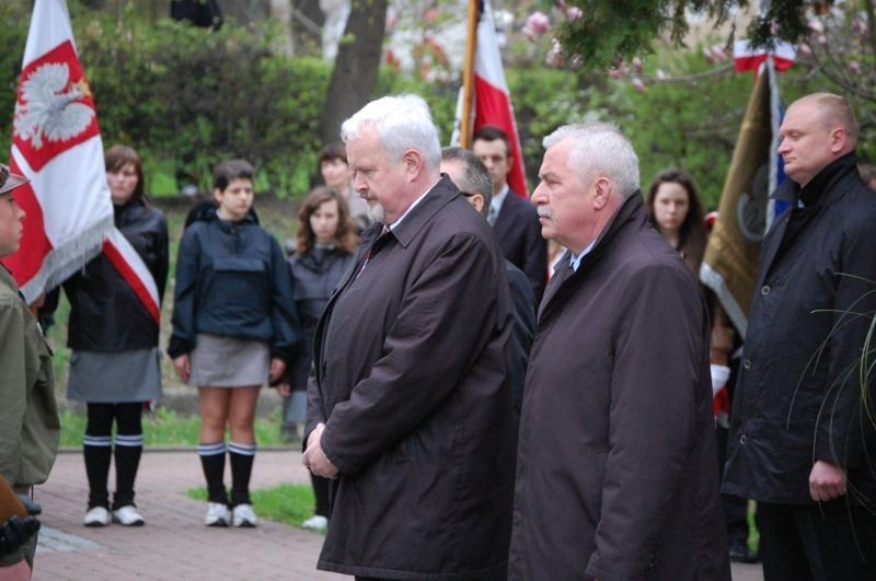 Kwidzyn: Przemarsz ulicami miasta i wspólne śpiewanie pieśni patriotycznych z okazji Święta 3 Maja