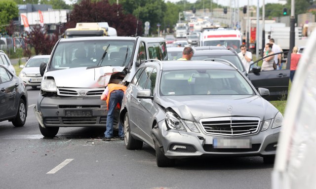 3 czerwca po godzinie 14:00 na al. Jana Pawła II doszło do dwóch wypadków. Poszkodowana została 1 osoba