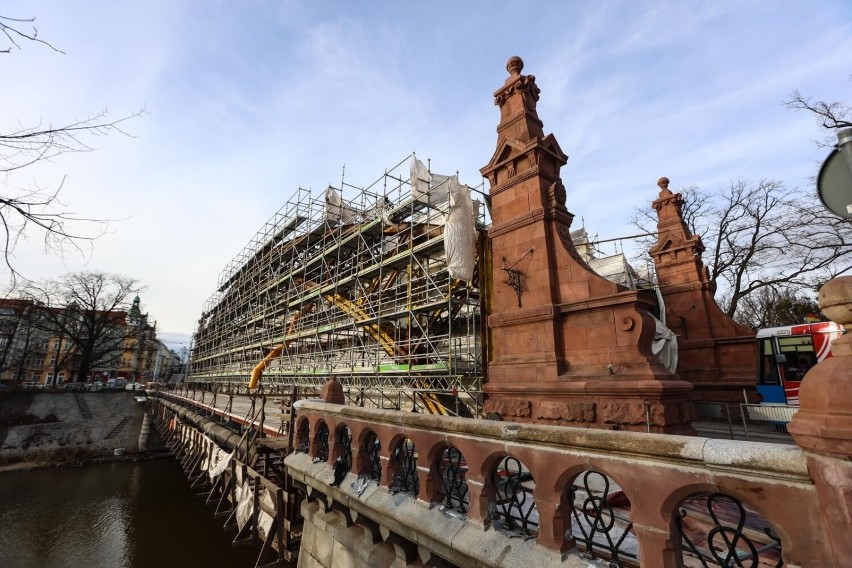 Wrocławski most w tej postaci powstał na początku XX wieku,...