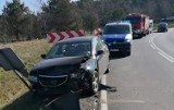 Wypadek trzech aut na drodze nr 25 w Kleśniku w gminie Przechlewo. Jedna osoba została przewieziona do szpitala, są utrudnienia w ruchu