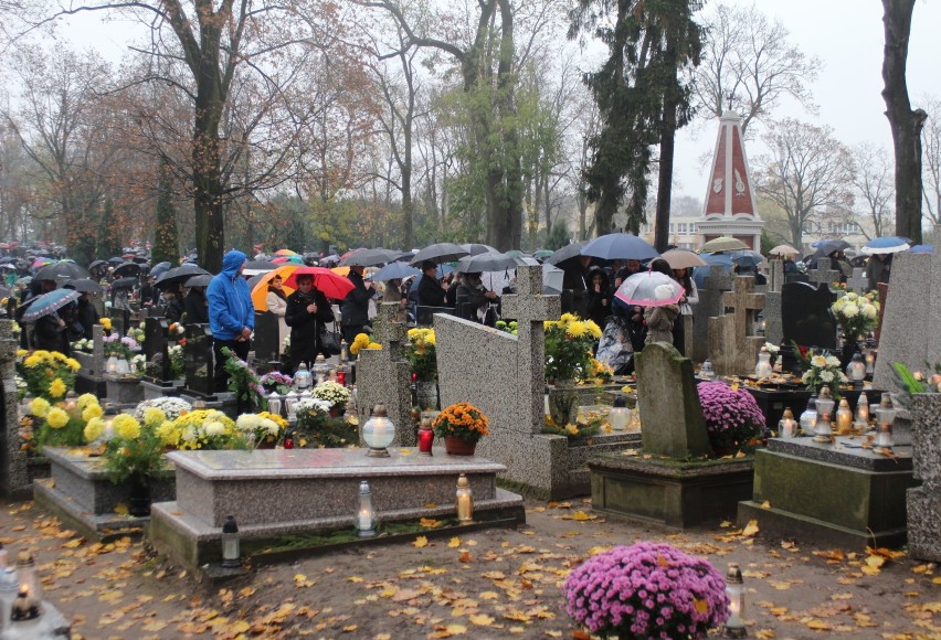 Uroczystości na cmentarzu Piotra i Pawła w Gnieźnie