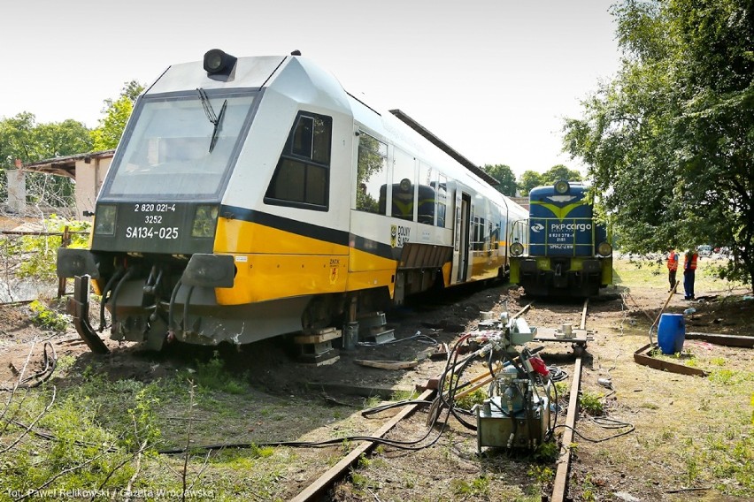 Szynobus wypadł z torów. Nie jeżdżą pociągi na trasie Wrocław-Trzebnica