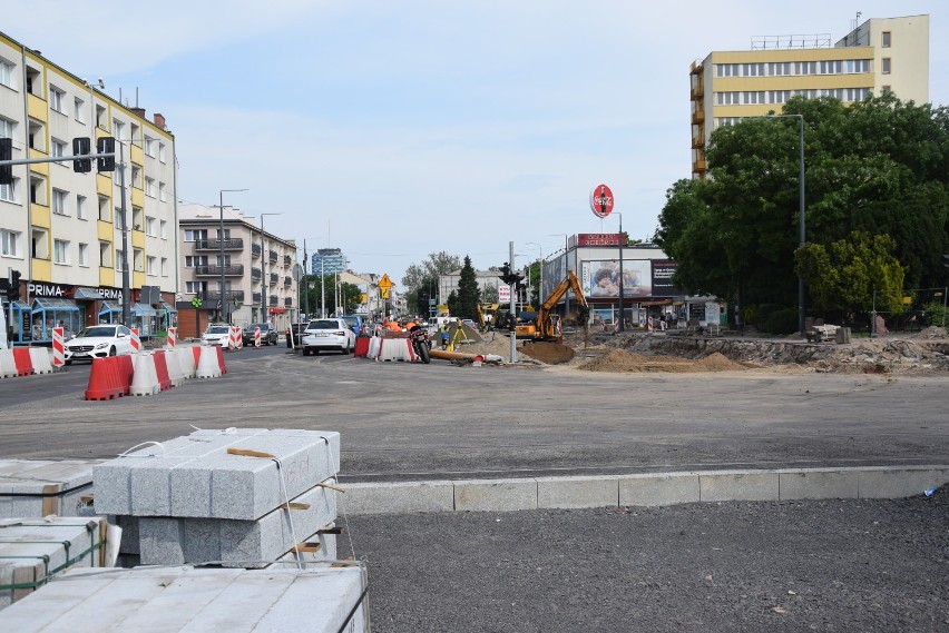 Kolejny poślizg w centrum Gorzowa. Kiedy będzie asfalt koło katedry?