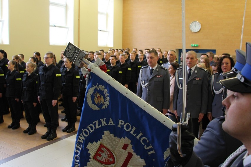 Trzech nowych funkcjonariuszy zasili szeregi grodziskiej policji [ZDJĘCIA]