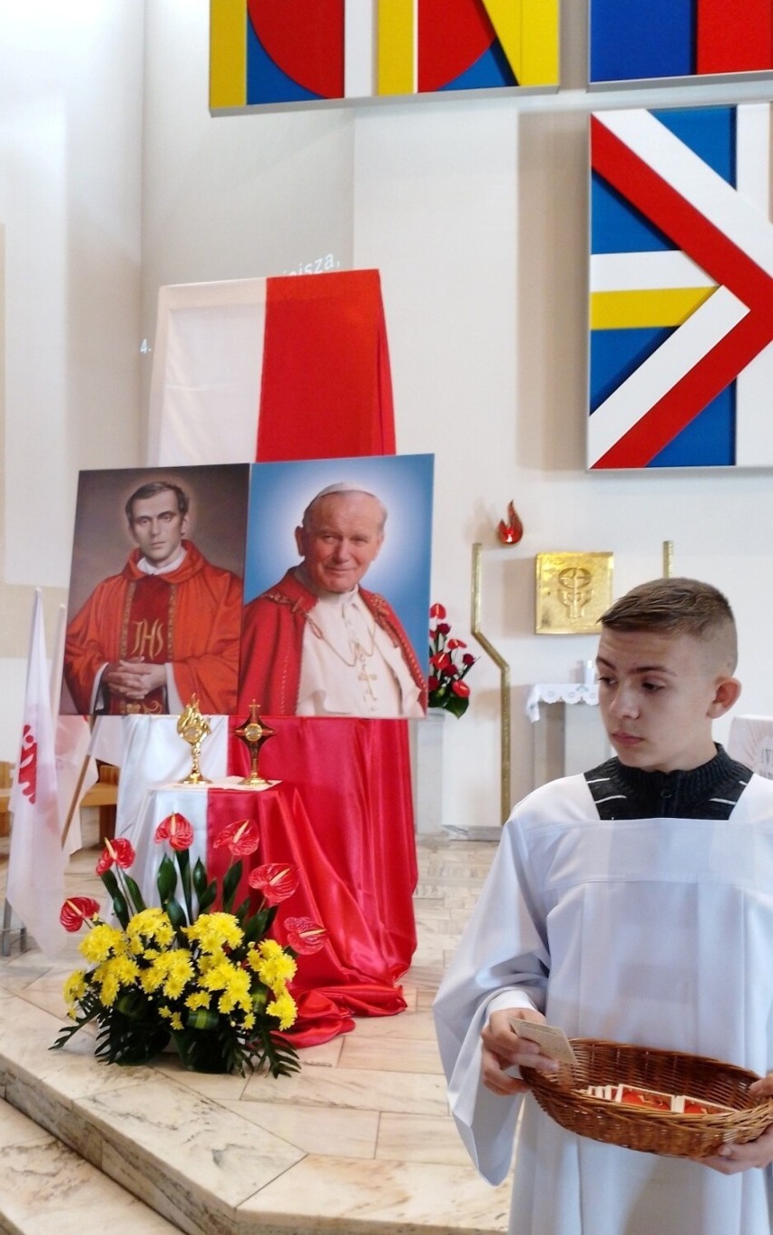 Relikwie błogosławiono księdza Jerzego Popiełuszki oraz...