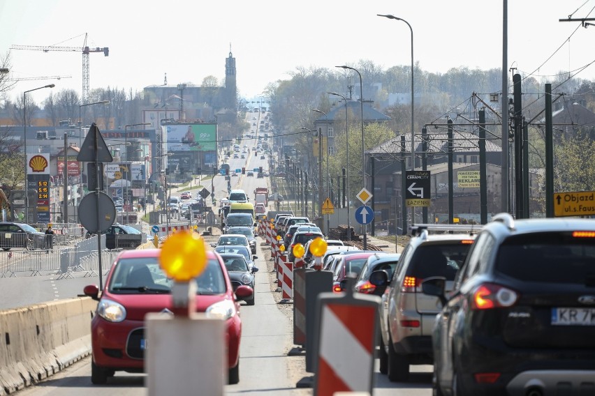 Kierowcy tkwią codziennie w gigantycznych korkach m.in. na...