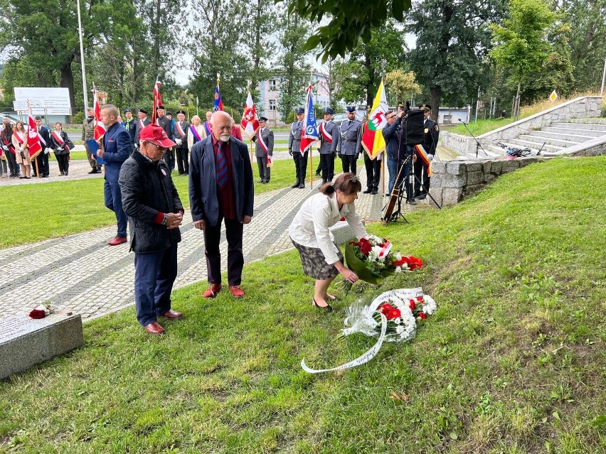 ZOBACZ jak wygląda pomnik, upamiętniający wymordowanych Polaków na Kresach