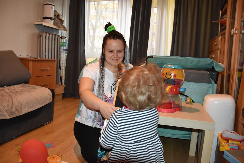 Dominika Nytko dba o to, żeby dzieci w jej tymczasowym domu...