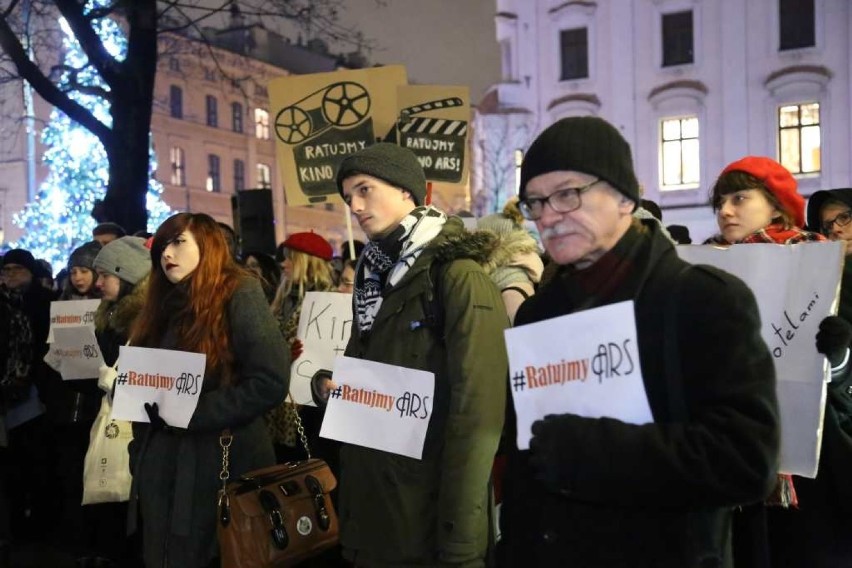 Krakowianie protestowali w obronie kina ARS [ZDJĘCIA]