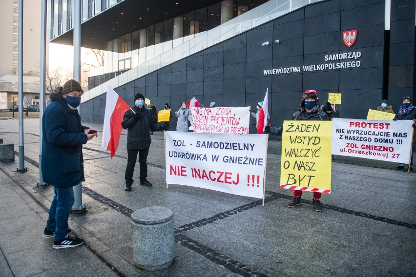 ZOL Gniezno. Protest pod Urzędem Marszałkowskim. Dolata o cesji w zamian za ZOL: to niegodziwe