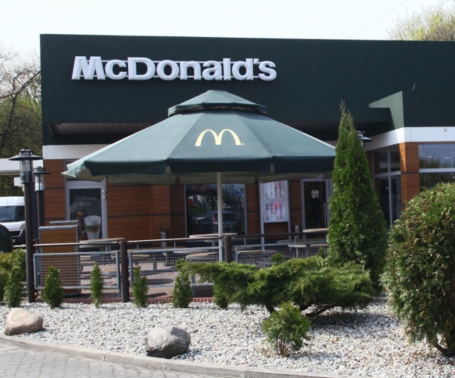 Przebadanych zostało 45 pracowników McDonald'sa. U trzech wynik okazał się pozytywny