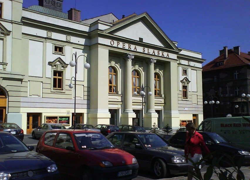 Bytomski teatr przy obecnej ulicy Stanisława Moniuszki,...
