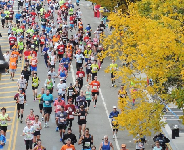Największy maraton: Jak dotychczas najwięcej biegaczy zgromadził maraton w Nowym Jorku. W 2013 roku na starcie stanęło 50 740 osób. Aż 50 304 z nich szczęśliwie dotarło do mety. Dla porównania rekordowy Poznań Marathon najwięcej biegaczy zgromadził także w 2013 roku, ale było ich 10 razy mniej – 5678.