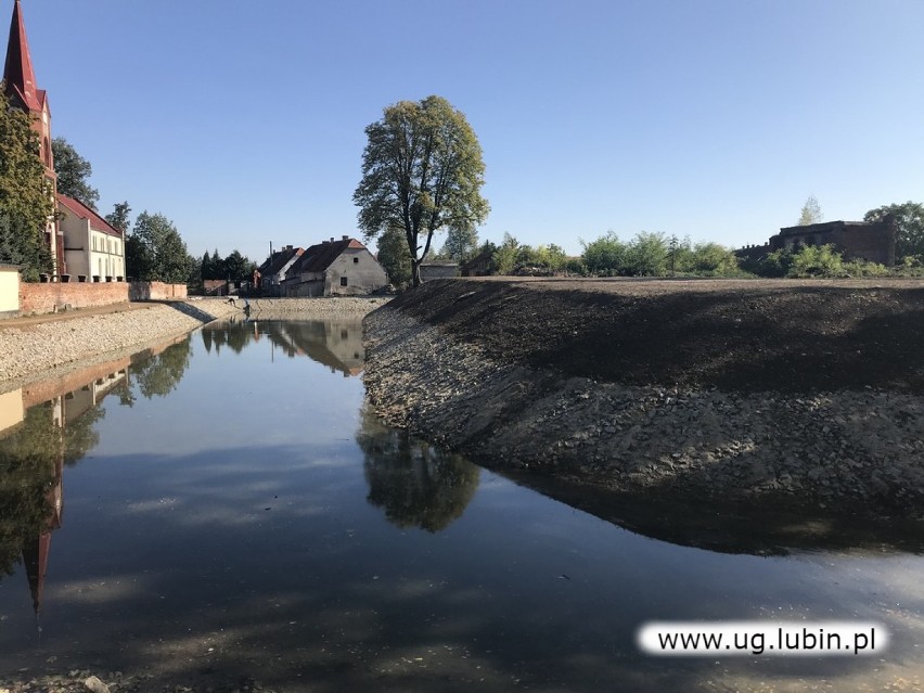 Fosa w zabytkowym parku jest już zupełnie jak nowa