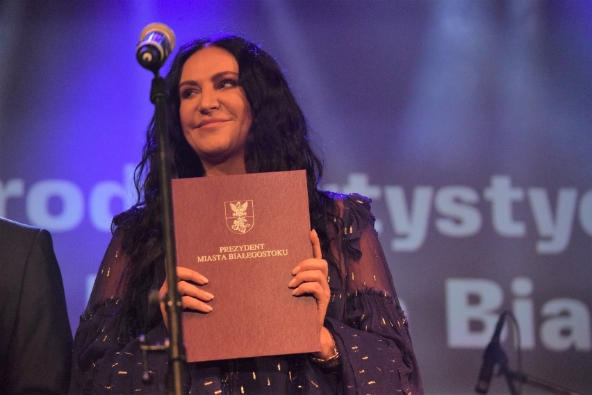 Nagrody Artystyczne Prezydenta Miasta Białegostoku. Bielenia dziękował rodzicom, Kayah oddała nagrodę dla Tęczowego Białegostoku (zdjęcia)