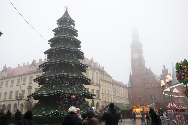 Święta już za pasem, a nie wszystkie prezenty kupione? Sprawdziliśmy jakie ciekawe propozycje można znaleźć na wrocławskim Jarmarku Bożonarodzeniowym we Wrocławiu. Zobacz w galerii zdjęć prezenty do 50 zł.