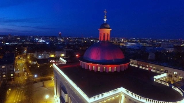 Postanowiliśmy sprawdzić, jakie limity obowiązują w świątyniach województwa śląskiego.

Kliknij w kolejny slajd i sprawdź, ile osób wejdzie do największych kościołów w woj. śląskim >>>

