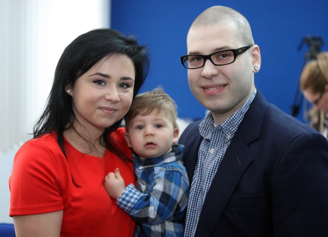 27-letni Artur, który mieszka w Szczecinie walczy z nowotworem. ...