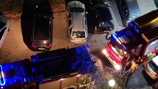 Trzy jednostki straży pożarnej interweniowały w budynku przy ul. Senatorskiej w Wałbrzychu w sprawie niebezpiecznej substancji