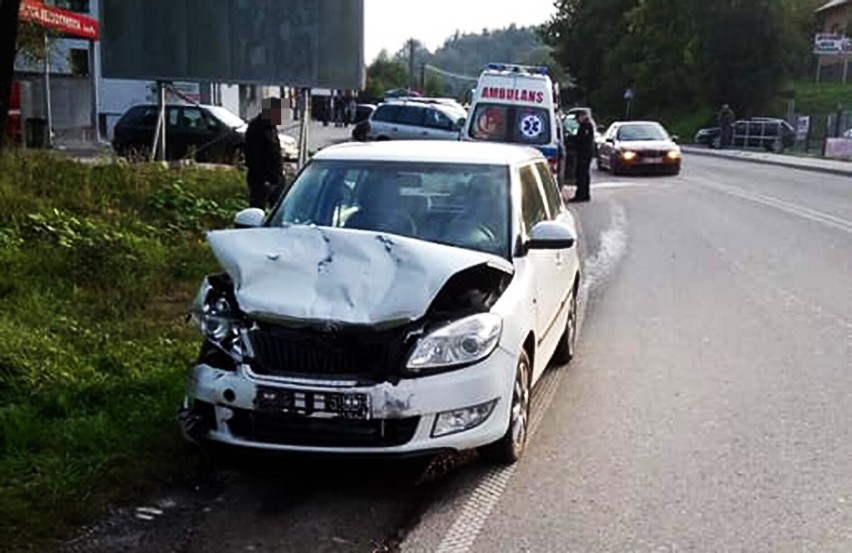 Łęka. Karambol trzech samochodów osobowych na drodze pod Nowym Sączem