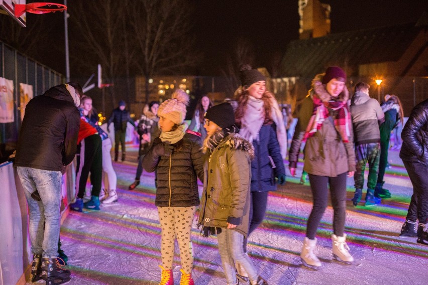 Walentynkowe DISCO Lodowisko nie tylko dla zakochanych. Mamy dużo zdjęć!